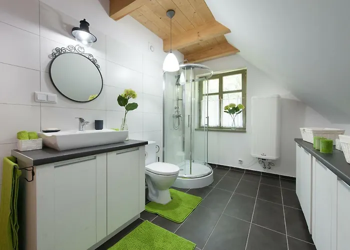 度假居 Mazury Chillout 雷恩